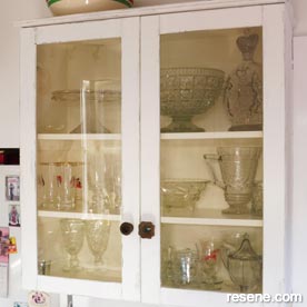 How to give a distressed look to a kitchen cupboard