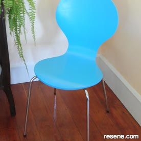 Paint an wooden retro chair