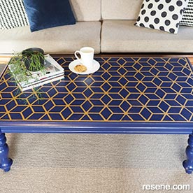 Coffee table design inspired by wallpaper