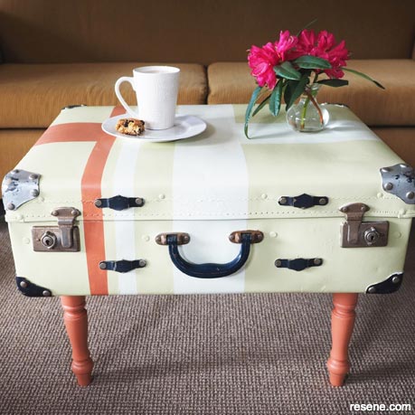 How to make a suitcase coffee table