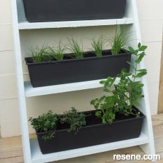 How to make distressed garden shelves